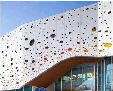 铝单板厂家:氟碳铝单板开启建筑幕墙装饰新境界